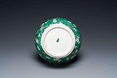 Vase de forme 'suantouping' en biscuit &eacute;maill&eacute; vert &agrave; d&eacute;cor de chevaux au galop, Chine, 19&egrave;me
