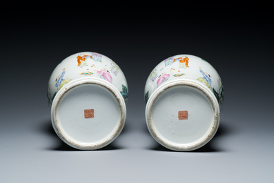 Paire de vases en porcelaine de Chine famille rose &agrave; d&eacute;cor de gar&ccedil;ons jouant, marque de Qianlong, R&eacute;publique