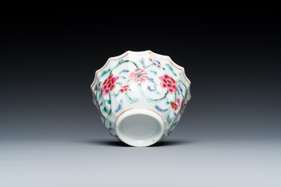 Een Chinese famille rose 'Xi Xiang Ji' kop en schotel, Yongzheng