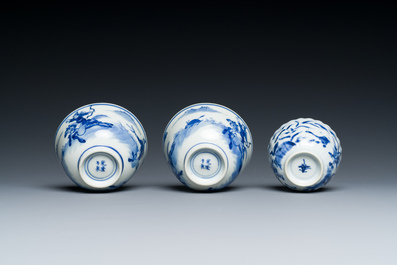 Elf stukken Chinees blauw-wit porselein, Ming tot 19e eeuw