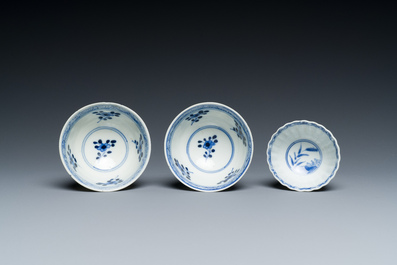Elf stukken Chinees blauw-wit porselein, Ming tot 19e eeuw