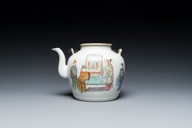 Een Chinese famille rose theepot met 'Guo Ziti' decor, 19e eeuw