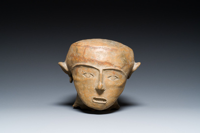 Fragment de couvercle en forme de t&ecirc;te en terre cuite, Asie du Sud-Est, probablement 19&egrave;me