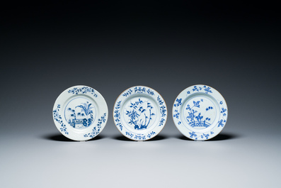 14 Chinese blauw-witte en verte-Imari borden, Kangxi/Qianlong