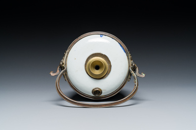 A Chinese blue and white 'Bleu de Hue' water pipe for the Vietnamese market, 19th C.