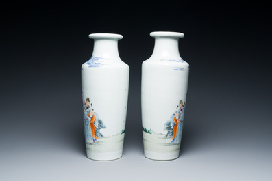 Een paar Chinese famille rose rouleau vazen, Qianlong merk, Republiek