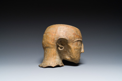 Fragment de couvercle en forme de t&ecirc;te en terre cuite, Asie du Sud-Est, probablement 19&egrave;me