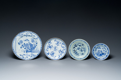 Elf stukken Chinees blauw-wit porselein, Ming tot 19e eeuw