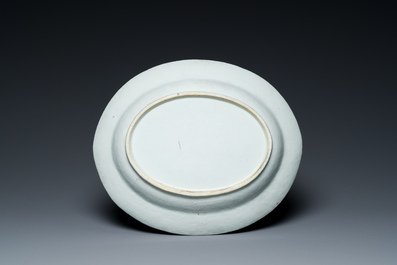 Terrine couverte sur son support en porcelaine de Chine famille rose, Qianlong
