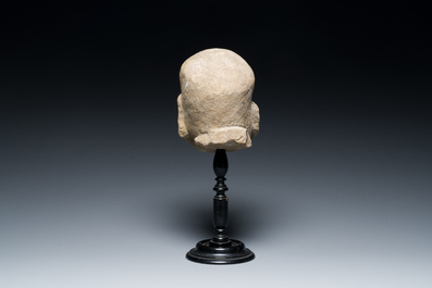 T&ecirc;te d'un Luohan en gr&egrave;s sculpt&eacute;, Chine, Yuan/Ming