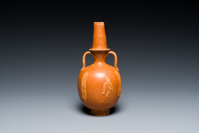 Vase amphorisque romain en sigill&eacute; d&eacute;cor&eacute; de palmettes et d'un frise de texte, Afrique du Nord, 1er/3&egrave;me