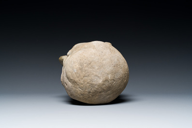 T&ecirc;te d'un Luohan en gr&egrave;s sculpt&eacute;, Chine, Yuan/Ming