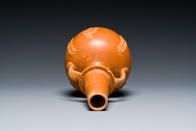 Vase amphorisque romain en sigill&eacute; d&eacute;cor&eacute; de palmettes et d'un frise de texte, Afrique du Nord, 1er/3&egrave;me