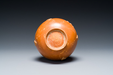 Vase amphorisque romain en sigill&eacute; d&eacute;cor&eacute; de palmettes et d'un frise de texte, Afrique du Nord, 1er/3&egrave;me