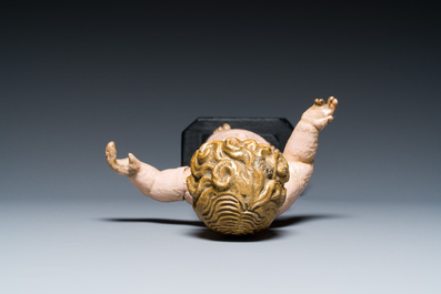Enfant J&eacute;sus en bois sculpt&eacute; et polychrom&eacute; au bras amovible, Europe du Sud, 17/18&egrave;me