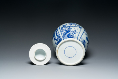 Een Chinese blauw-witte dekselvaas, Kangxi
