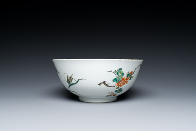 A Chinese famille verte bowl with a bird and various insects, Guangxu mark, 19/20th C.