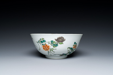 A Chinese famille verte bowl with a bird and various insects, Guangxu mark, 19/20th C.