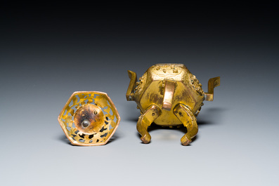 A Chinese gilt bronze tripod censer, 18/19th C.