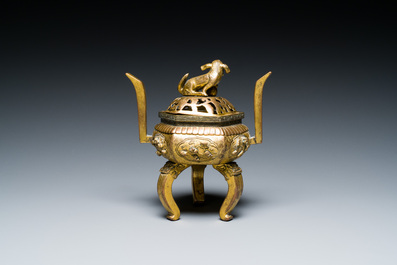 A Chinese gilt bronze tripod censer, 18/19th C.