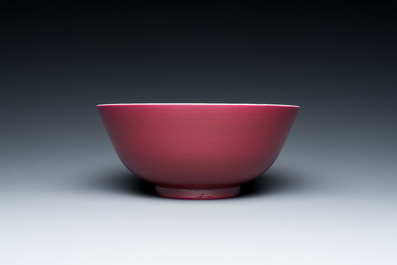 Bol en porcelaine de Chine en rouge de rubis monochrome, marque et &eacute;poque de Guangxu