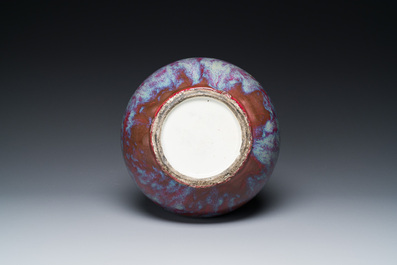 Vase de forme bouteille en porcelaine de Chine &agrave; &eacute;mail flamb&eacute;, 19&egrave;me