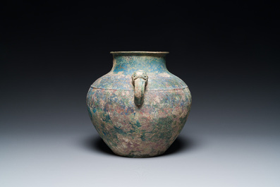 R&eacute;cipient &agrave; vin archa&iuml;que en bronze, 'lei', Chine, Zhou de l'Est, P&eacute;riode des Printemps et Automnes