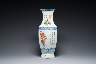 Vase de forme hexagonale en porcelaine de Chine qianjiang cai, sign&eacute; Hui Ru Shi 慧如氏, dat&eacute; 1910