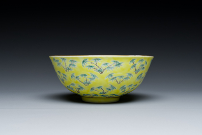 A Chinese yellow-ground famille verte 'bamboo' bowl, Tongzhi mark, 19/20th C.