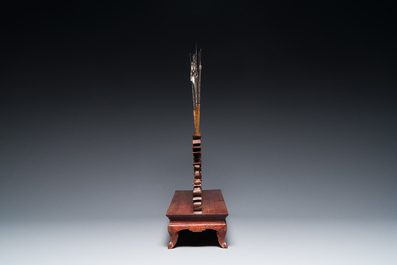 A Chinese or Vietnamese miniature wooden weapon rack, 19/20th C.