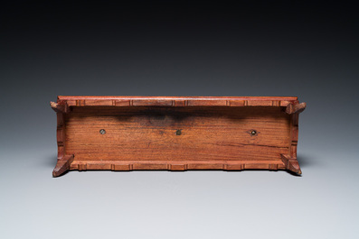 A Chinese or Vietnamese miniature wooden weapon rack, 19/20th C.