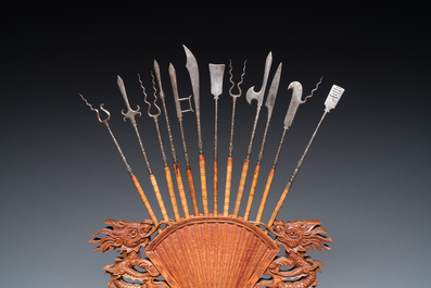A Chinese or Vietnamese miniature wooden weapon rack, 19/20th C.