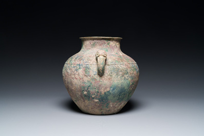 R&eacute;cipient &agrave; vin archa&iuml;que en bronze, 'lei', Chine, Zhou de l'Est, P&eacute;riode des Printemps et Automnes