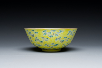 A Chinese yellow-ground famille verte 'bamboo' bowl, Tongzhi mark, 19/20th C.