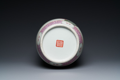 A Chinese famille rose rouleau vase with Shou Lao, Qianlong mark, 19th C.