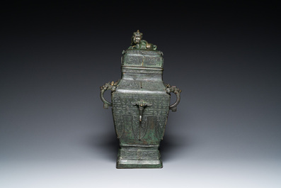 Grand vase couvert archa&iuml;que en bronze, 'fanglei', Chine, Ming