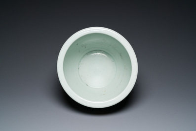 A Chinese famille verte 'phoenixes' fish bowl, 19/20th C.