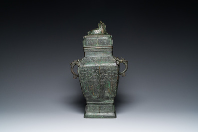 Grand vase couvert archa&iuml;que en bronze, 'fanglei', Chine, Ming