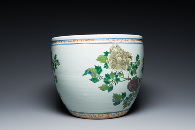 A Chinese famille verte 'phoenixes' fish bowl, 19/20th C.