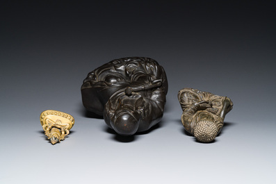 Drie Chinese bronzen sculpturen van Boeddha en Guanyin, Ming en later