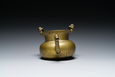 Een bronzen lavabo met vrouwenhoofdjes, Vlaanderen, 1e helft 15e eeuw