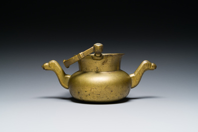 Een bronzen lavabo met vrouwenhoofdjes, Vlaanderen, 1e helft 15e eeuw