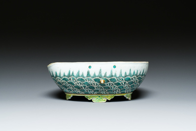 A Chinese famille verte 'waves' bowl, Daoguang seal mark, 19th C.
