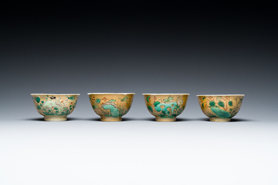 Vier Chinese famille verte koppen en schotels, Kangxi
