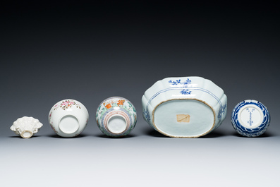 A varied collection of Chinese porcelain, 18/19th C.