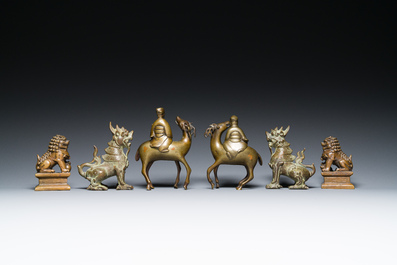 Une paire de br&ucirc;le-parfums en bronze incrust&eacute; d'argent et de cuivre, une paire de lions bouddhistes et une paire de qilins en bronze, Chine, 19/20&egrave;me