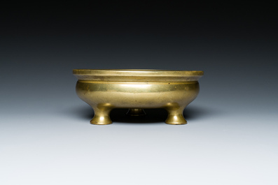 Br&ucirc;le-parfum tripode en bronze dor&eacute;, Chine, marque de Xuande, 19&egrave;me