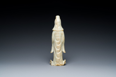 Een Chinese celadon jade sculptuur van Guanyin, Qing