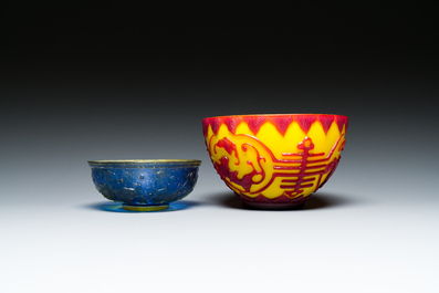 Twee Chinese kommen in Peking glas, Qianlong merken, 19/20e eeuw