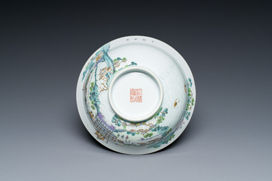 Een Chinese famille rose 'Dong Hu Ye Yue 東湖夜月' kom, Daoguang merk en periode